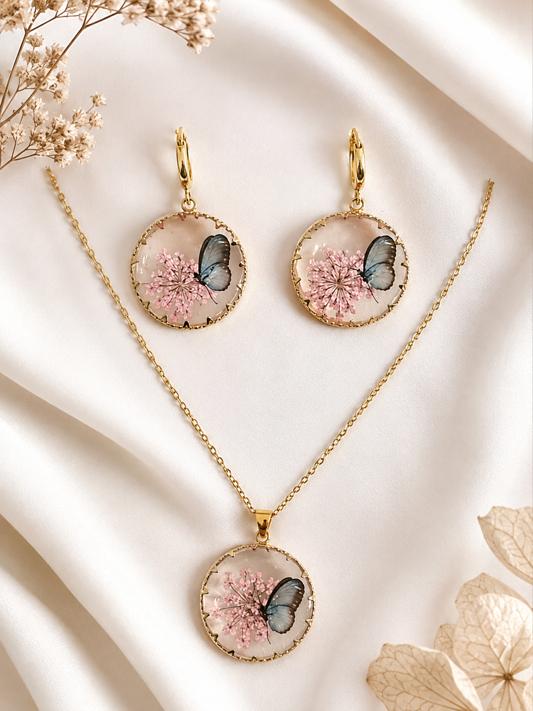 premium Trends Unique Resin Pendant Chain and Earrings Set in Gold Mould with real flowers preserve