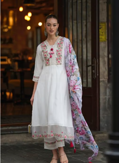 women stylish/ Fashionable Festive Kurti Set