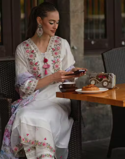 women stylish/ Fashionable Festive Kurti Set