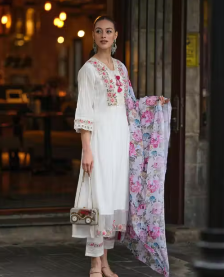 women stylish/ Fashionable Festive Kurti Set